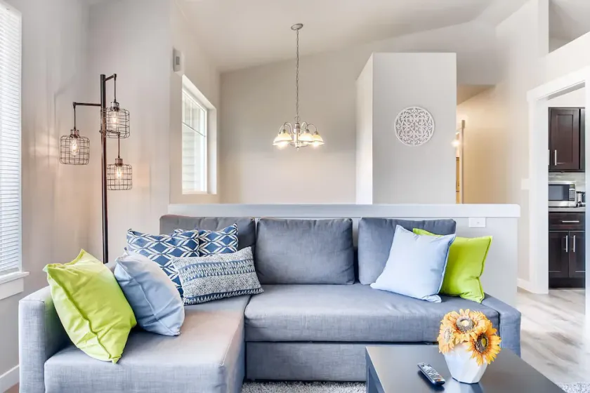 Modern A/C Home-close to Seattle,Boeing,Snohomish Weddings.Large yard w/ firepit - Image 1