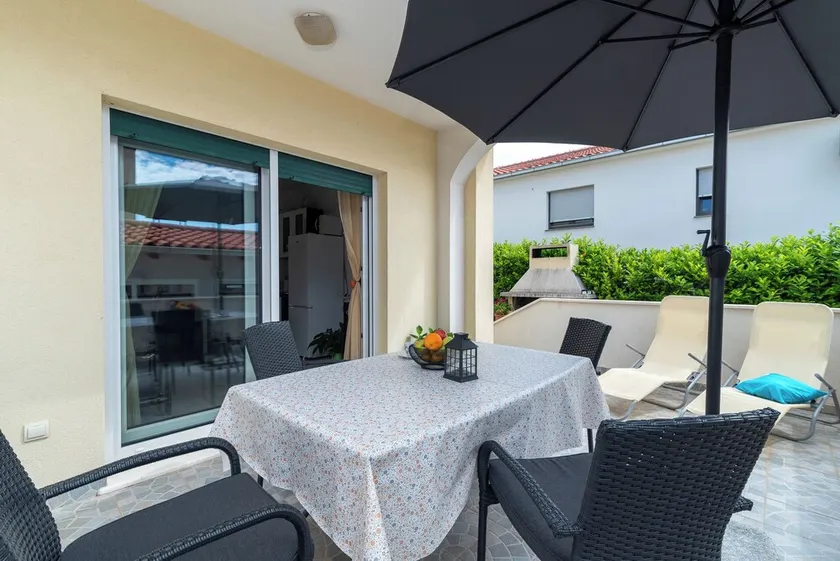 STIPE 2 with one bedroom, only 100m from the beach in Trogir - Image 1