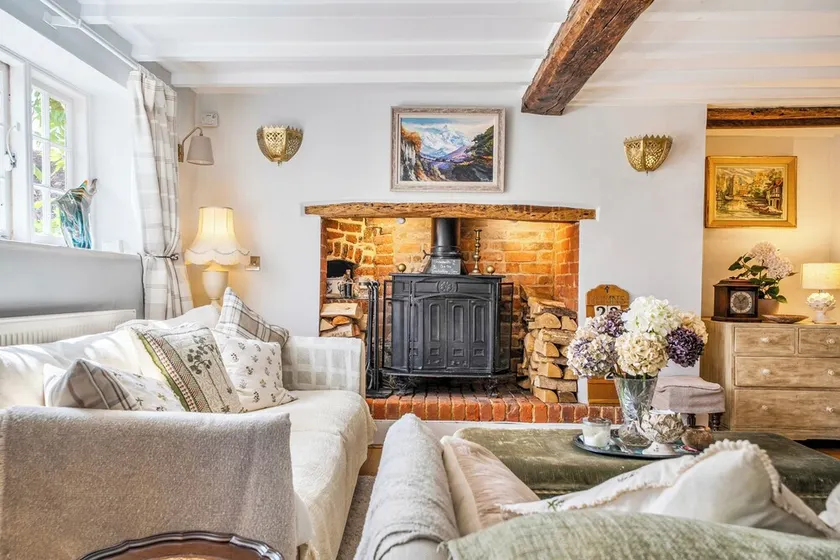 Windmill Cottage Sleeps 4 with Enclosed Garden - Image 1