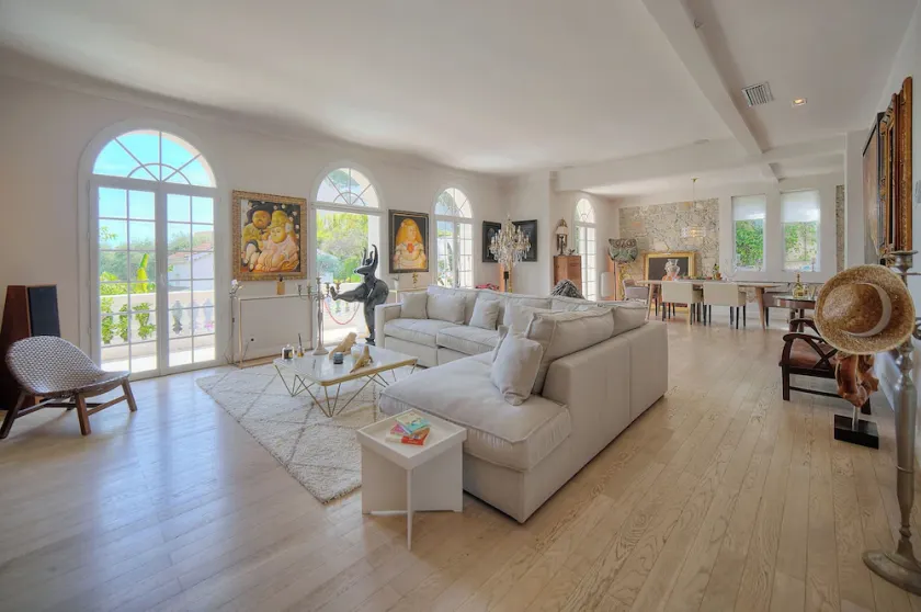 Belle Maison Début de Siècle Classée 4 Étoiles Proche de Cannes - Image 1