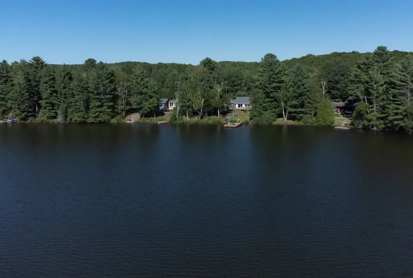 Amazing Lakefront cottage on Paradise Lake - Image 1