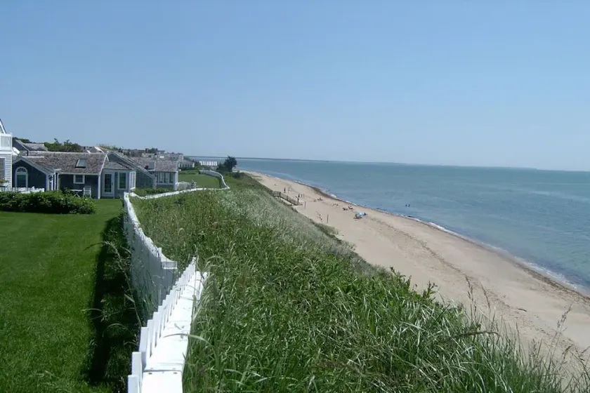 New Seabury Beach Cottage med fantastisk havudsigt, skridt til privat strand - Image 1