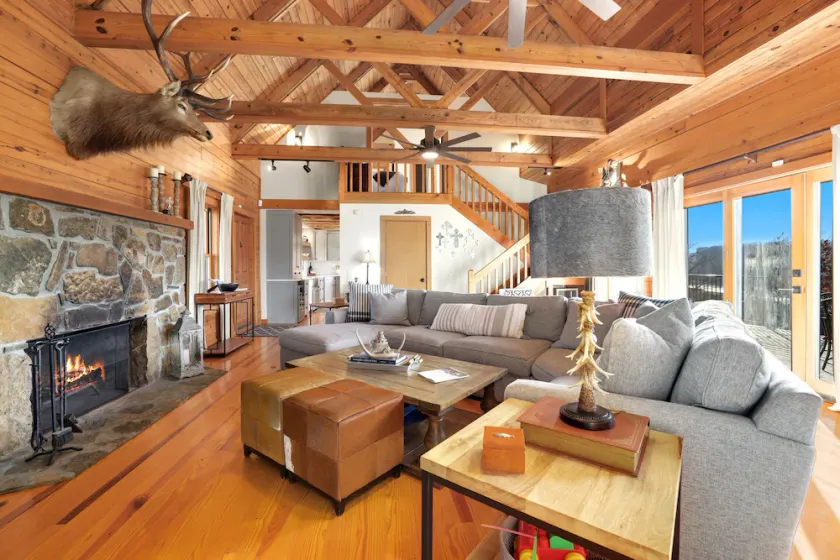 Log Home on Beaver Lake, Big Views, Big Fun!! - Image 1