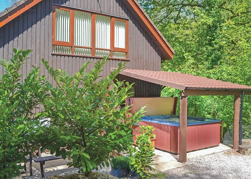 Luxury lodge residing at the top of the wooded valley. - Image 1