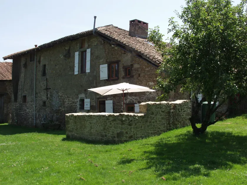 Modernised Farmhouse, Three Bedrooms, Quiet Secluded Garden, Wifi and Pet - Image 1