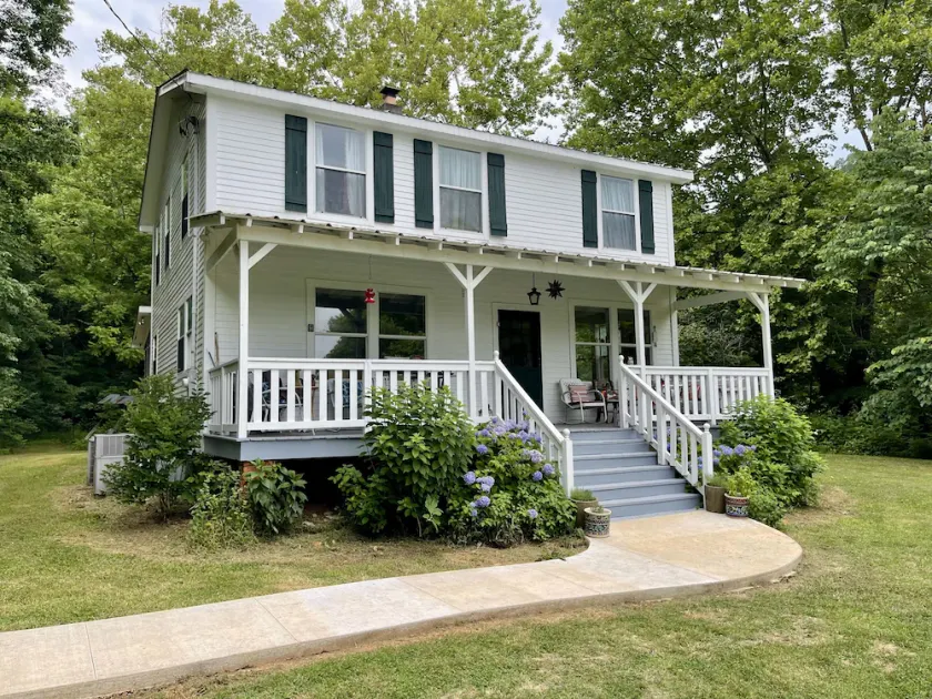 Nature Lovers Family Friendly Farmhouse near Pickwick Lake - Image 1