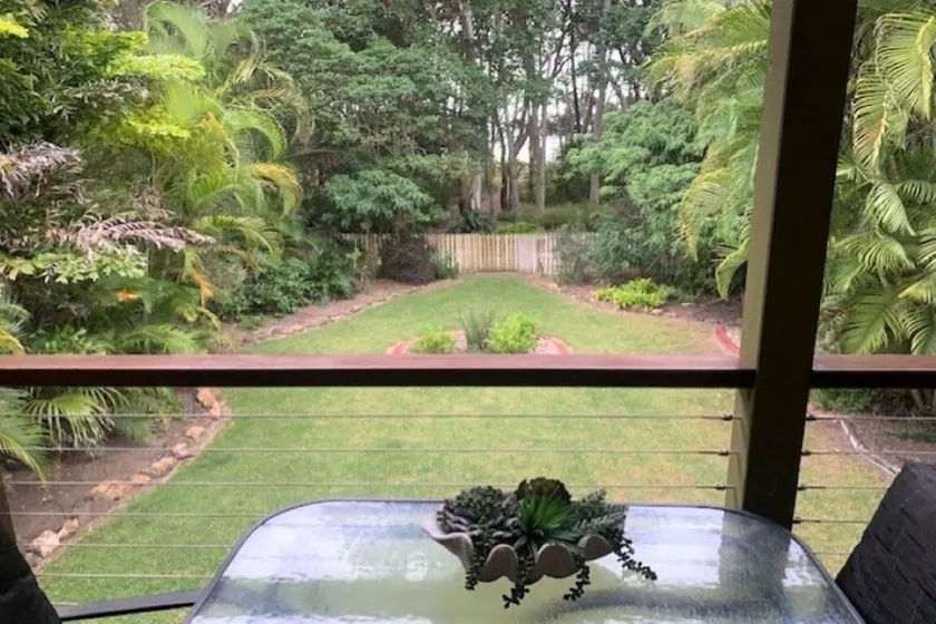 Lemac - Direct Access to Toogoom Beach-Sleeps 8-2 Smart TV's-Wifi-Pets - Image 1