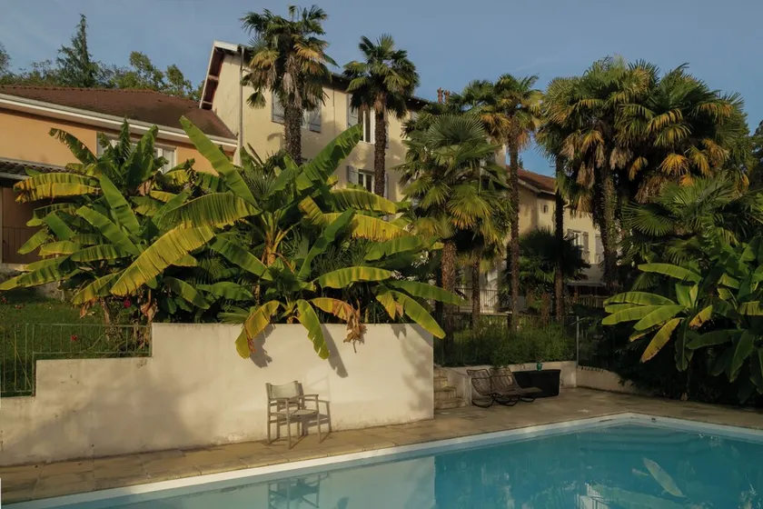 House 6 BR, 18 beds, pool, massages, yoga, park, mountain views, serene retreat - Image 1