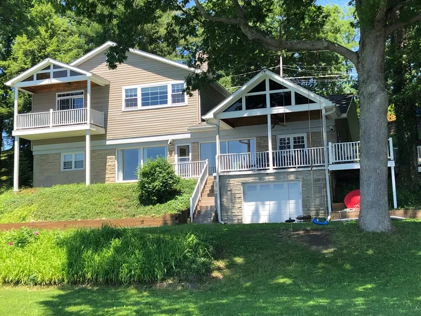 Conneaut Lake, PA 5 Bedroom Lakefront Home with 100' of Frontage and Dock - Image 1