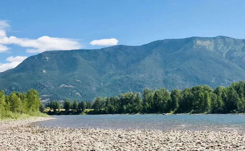 Vacances sur la rivière Montana. <br><br>Près du centre-ville de Columbia Falls et à 20 minutes du GNP. - Image 1