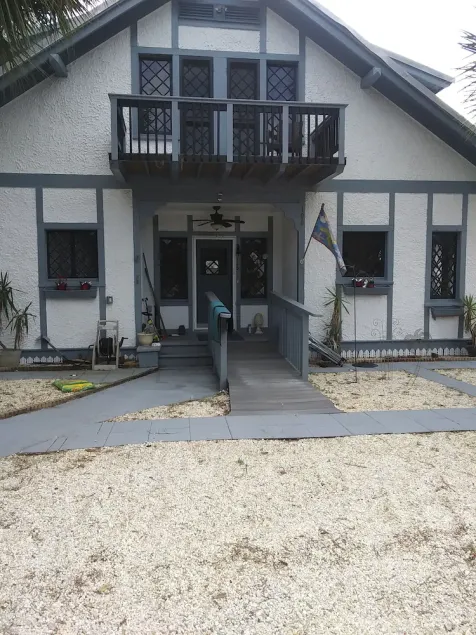 Old World Charm.Minutes to the beach and  Canal Street in New Smryna Beach - Image 1