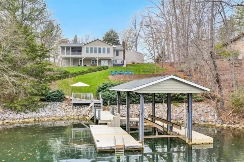 HOT TUB, FIRE PIT, PET FRIENDLY! Come visit 'Longhaven\"! - Image 1