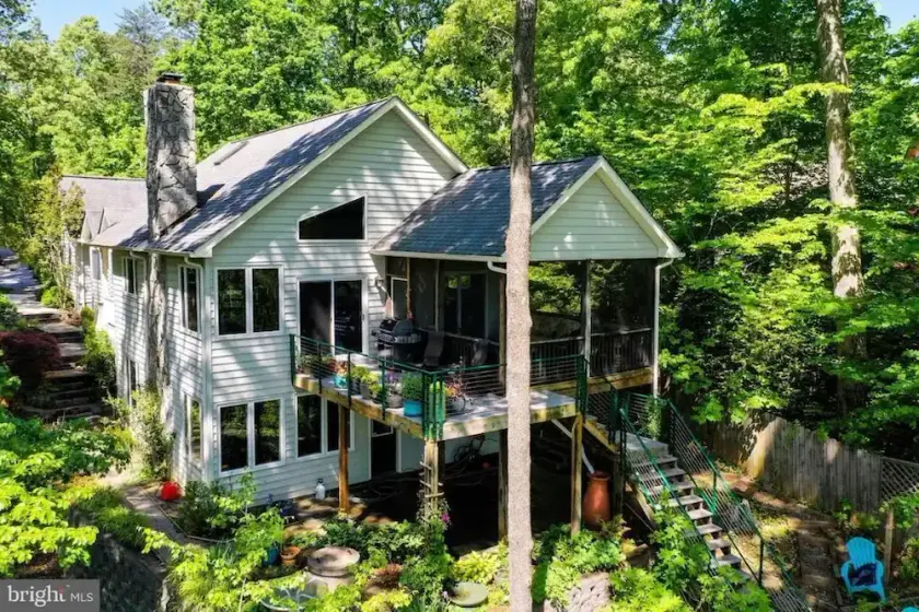 Stepping Stone Cove :: Lakefront w/ Dock, Fireplaces & Hot Tub - Image 1