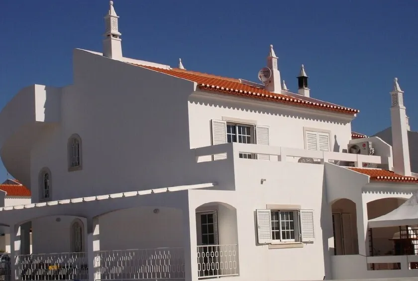 Belle maison de 6 chambres, 5 salles de bains et piscine à deux pas de la plage - Image 1
