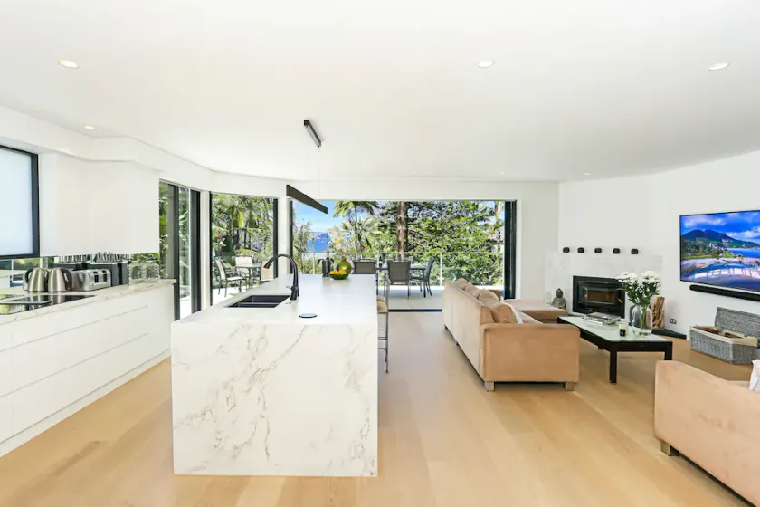 Balmoral Beach Luxury (new)  15% disc applied - Image 1