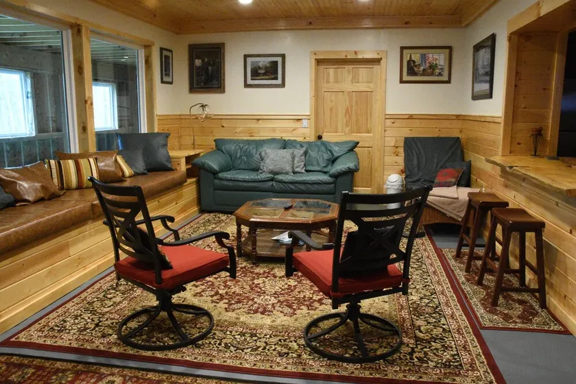 River Rock Chalet, Schwiegersuite mit 2 Schlafzimmern, 1 Bad, Küche, Terrasse und Veranda. - Image 1