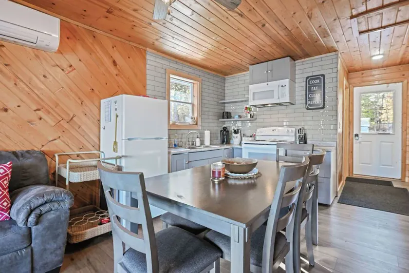 Cozy Lake Front Cabin - Image 1