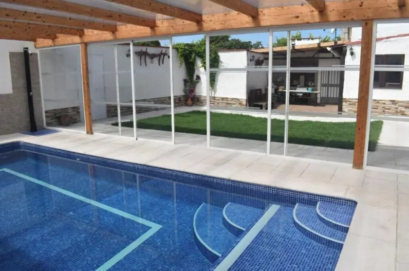 Rural house with swimming pool to bathe all year round. - Image 1