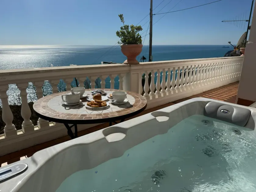 Magical Apartment with Jacuzzi and Sea View - Image 1