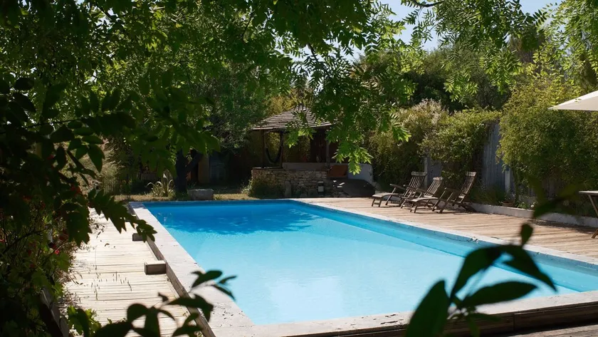 Villa lumineuse avec grande piscine au pied du Luberon - Image 1