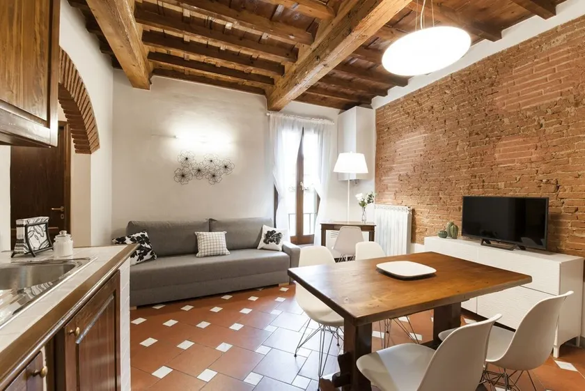 Newly renovated apartment in contemporary style with design details ideal for 5 people. - Image 1
