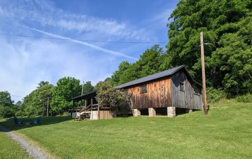 The Lodge: Restored Rustic 2 Bedroom On The River - Image 1