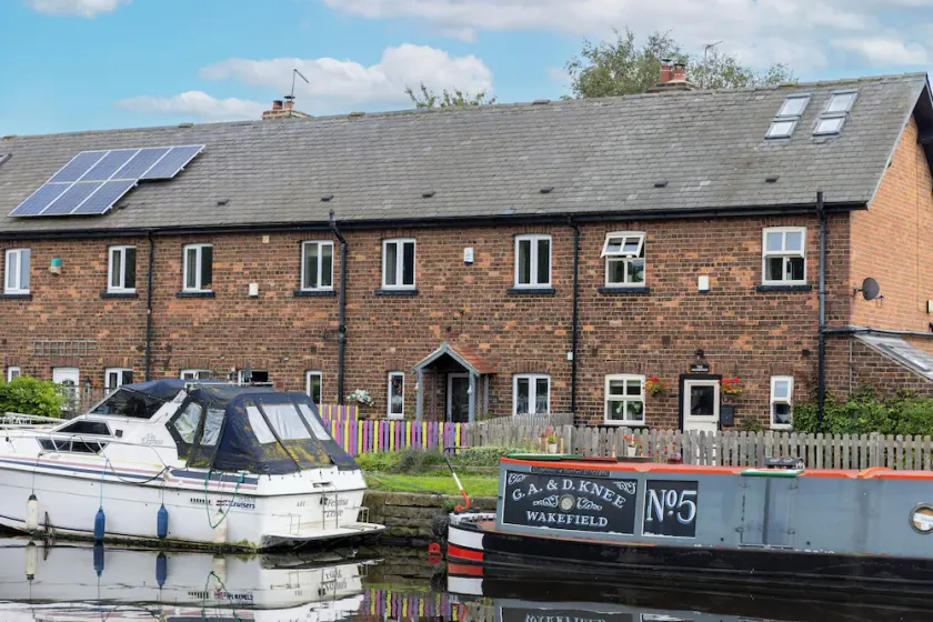 Canal Side Cottage Wakefield - Image 1