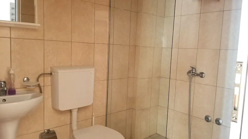 Triple room by the swimming pool - Image 1