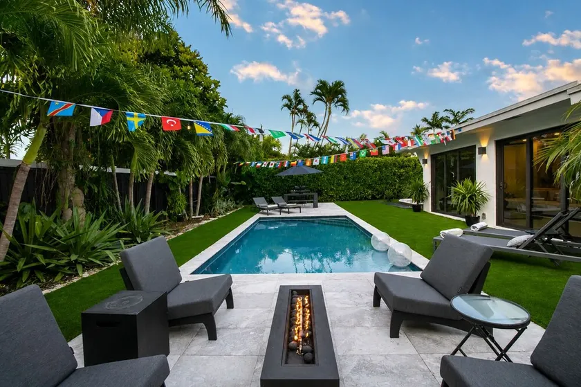 3 Bedroom Luxury Modern Home with Heated Pool and Near Downtown Dining & Shops! - Image 1