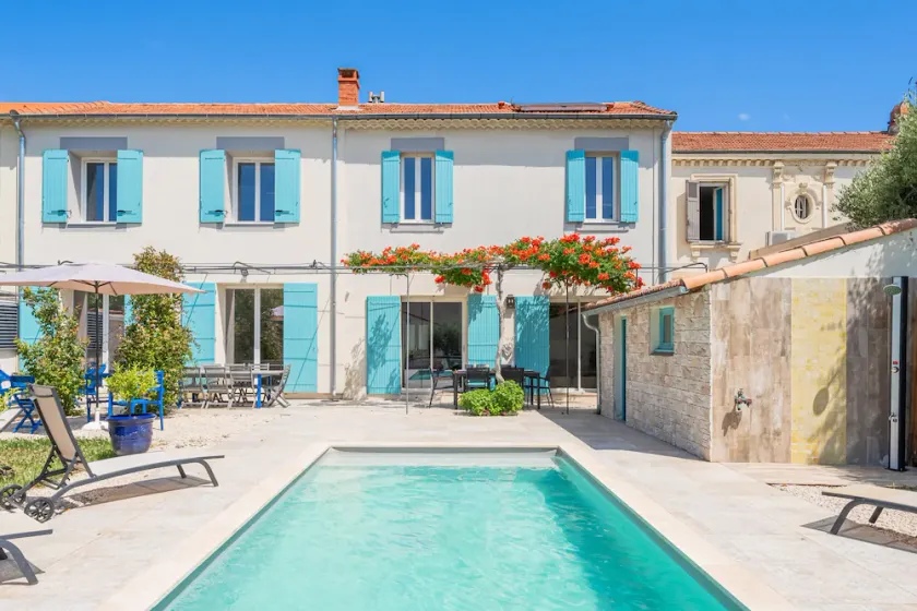 Family villa 5min from the center covered swimming pool, large garden, pergolas, garages - Image 1