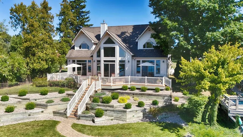 Five Gates: Lakeside Paradise! Seneca Lake Luxury Home! - Image 1