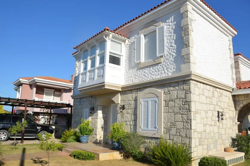 Vacation villa in Cesme, Turkey with private pool and 150 mt to the beach. - Image 1