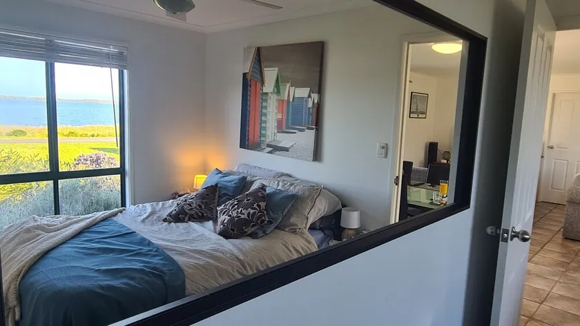 4 bedroom, 4 bathroom lakefront home. - Image 1