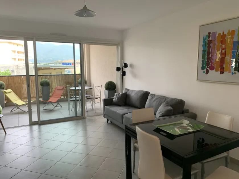 250 m plage, bel appartement climatisé avec terrasse, garage et WIFI - Image 1