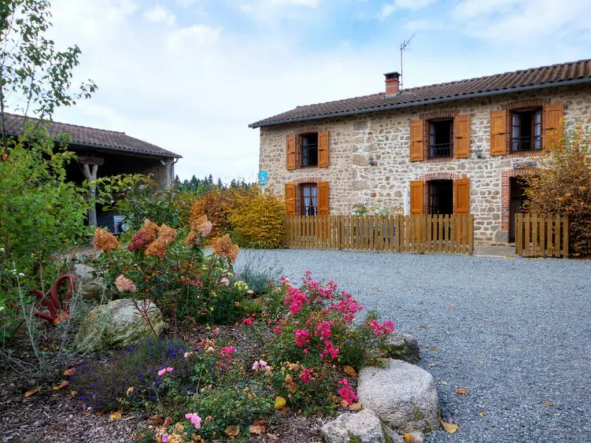 Cozy gîte for 7 with fireplace and terrace - Image 1