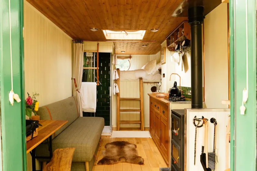 Unique glamping getaway - Image 1