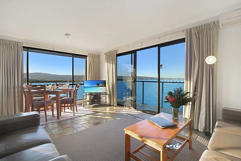 Eagle Heights - Panorama (Unit 7: Upstairs) - Image 1