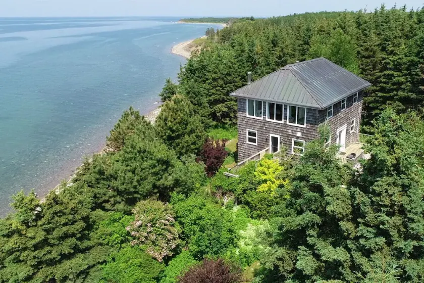 Romantic 4 1/2 Stars Art House by the Sea in Cape Breton - Image 1