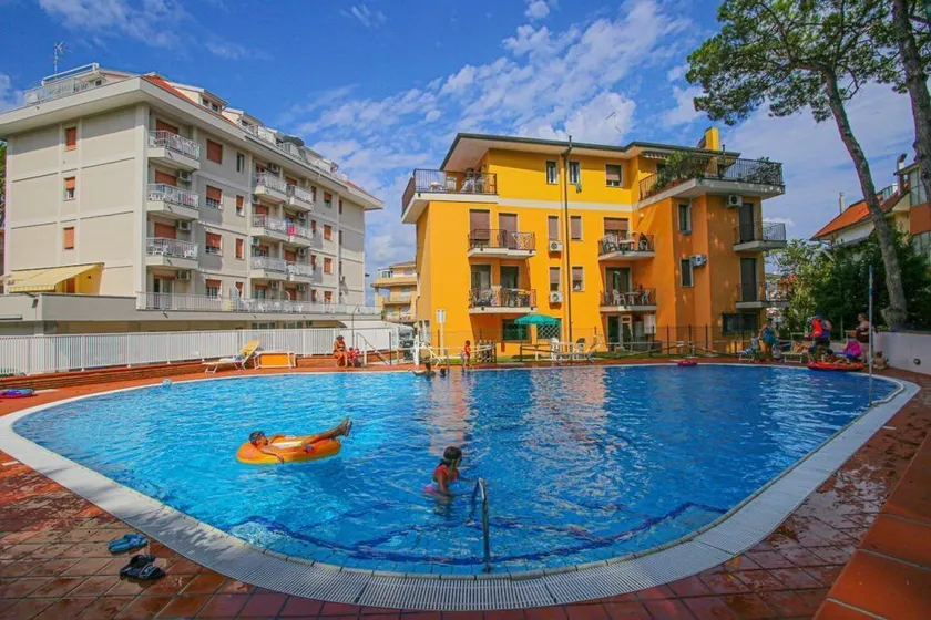 Pine forest front apartment with swimming pool max 5 people wi-fi - Image 1