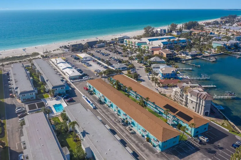 Island Bliss Steps from Beach & Bay! - Image 1