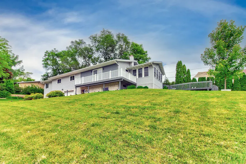 Premium 3BR 3BA with Hot Tub & Pool, near all of LaCrosse's Top Rated Activities - Image 1