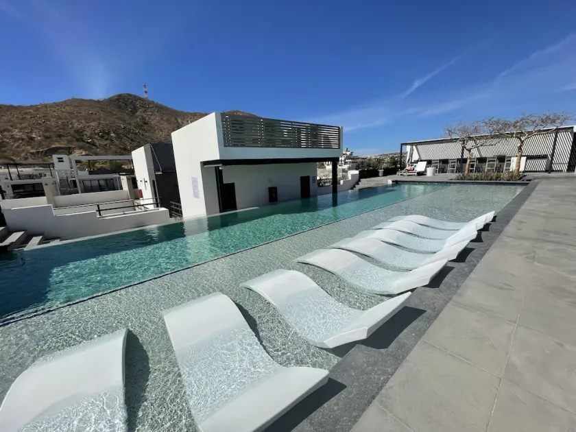Allec fancy 1 bdr condo - Image 1