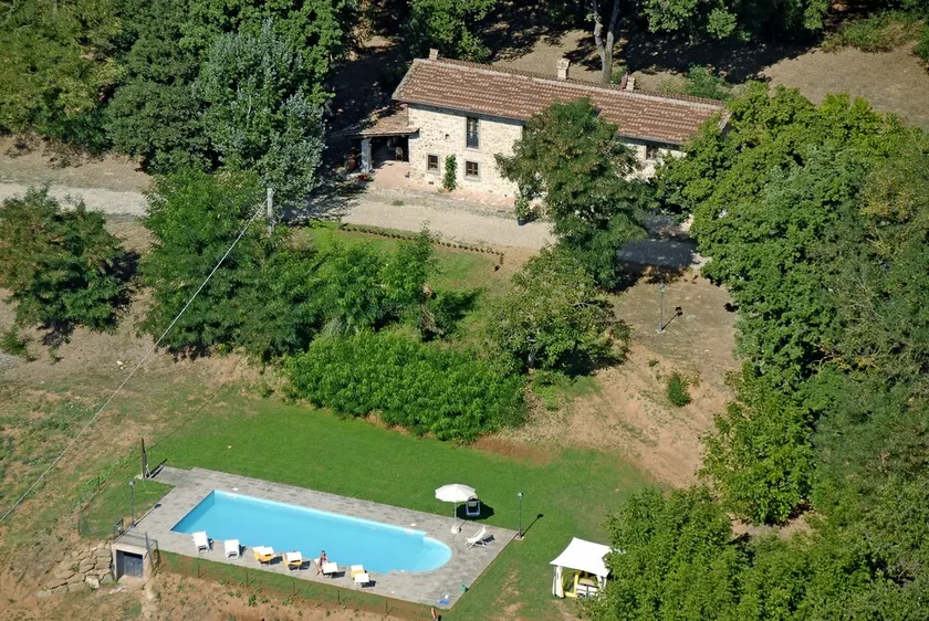 VILLA LIZ Tuscany, private pool, hot tub, property fenced, pets allowed - Image 1