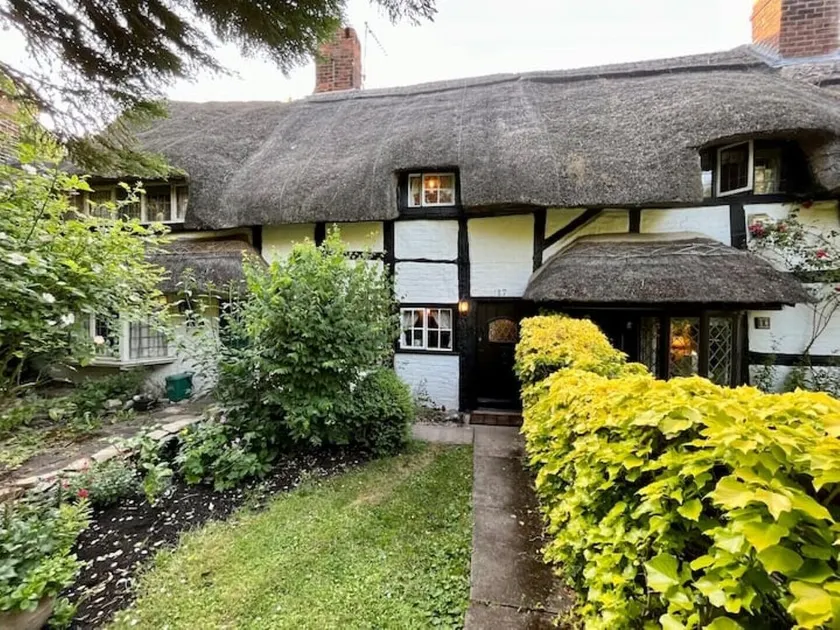 Historical Thatcher Roof Cottage Hathaway Hamlet - Image 1