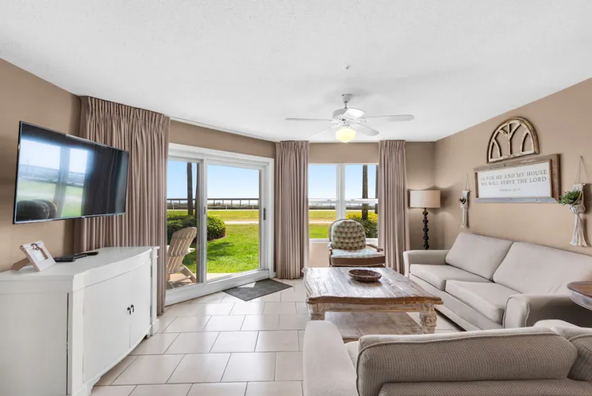 Perfect location! Ground floor, 40 Steps to Pool or Beach! Pets Welcome! - Image 1