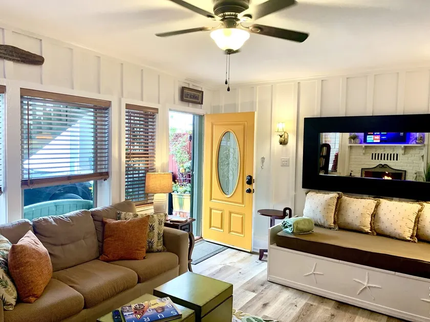 🌊🌊 2026 @  the Pineapple Cottage. Steps to Ocean. 🌊 RELAX & ENJOY 😎the beach.⛱️🌊🌊 - Image 1