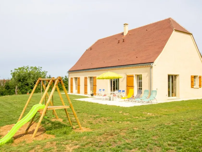 Maison récente avec terrasse et équipements pour enfants en Dordogne - Image 1