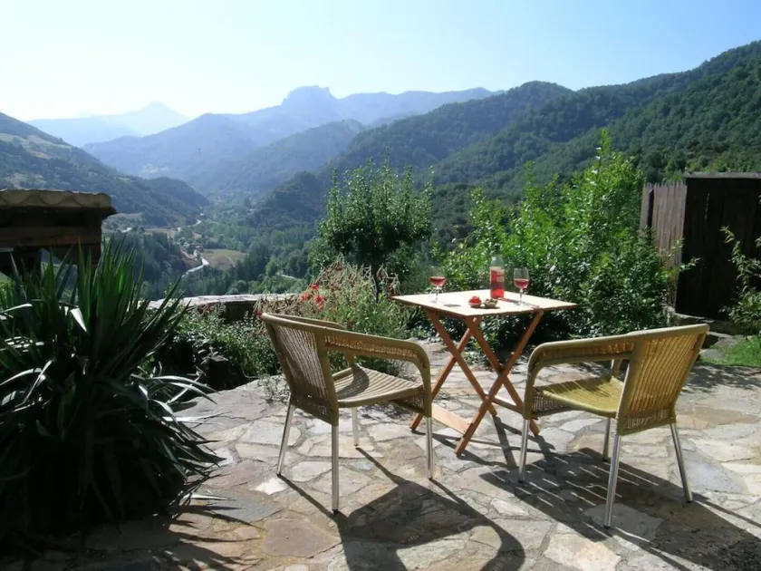 Richard and Suzanne Aparment cozy with an incredible views, quiet Valley. - Image 1