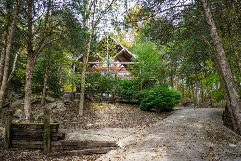 Vacker Cabin inbäddat på en sluttning på Cove Hollow Bay - Image 1