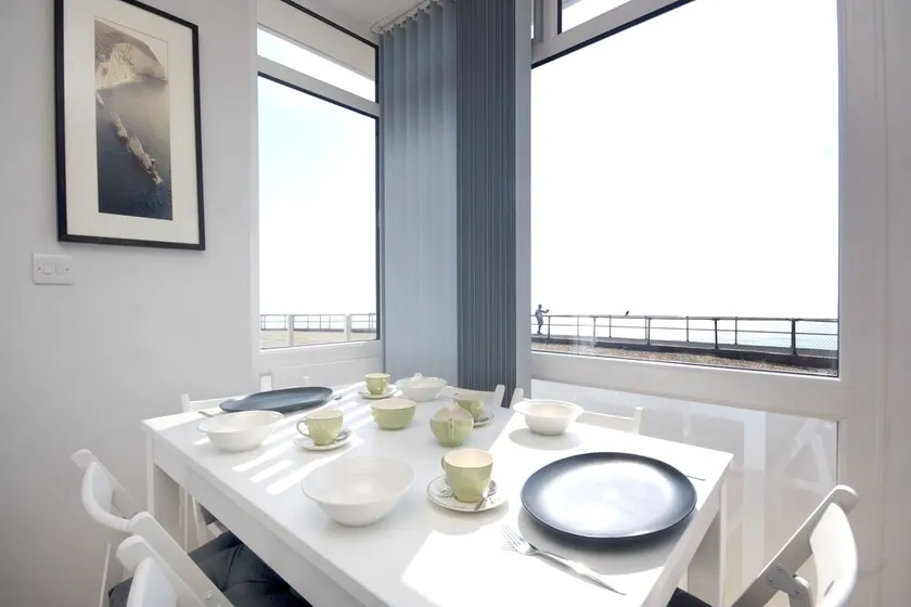 Superb Sea View, all amenities in walking distance, new renovation - Image 1